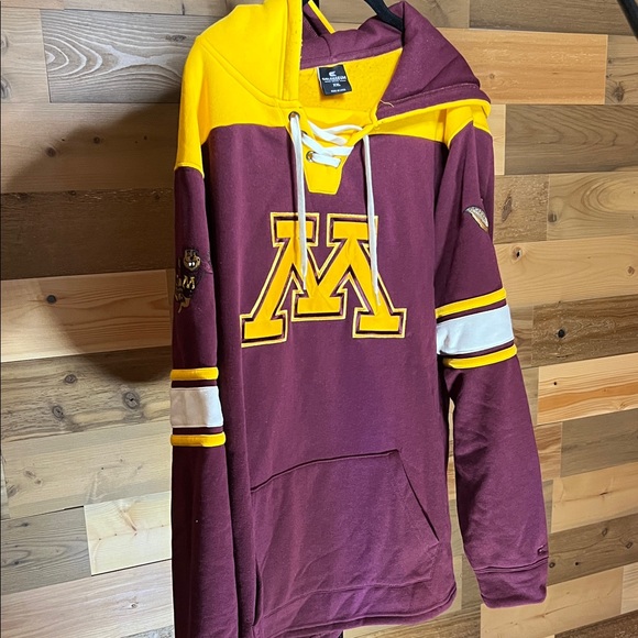 Minnesota Golden Gophers Colosseum Maroon and Yellow Hoodie - Picture 5 of 7